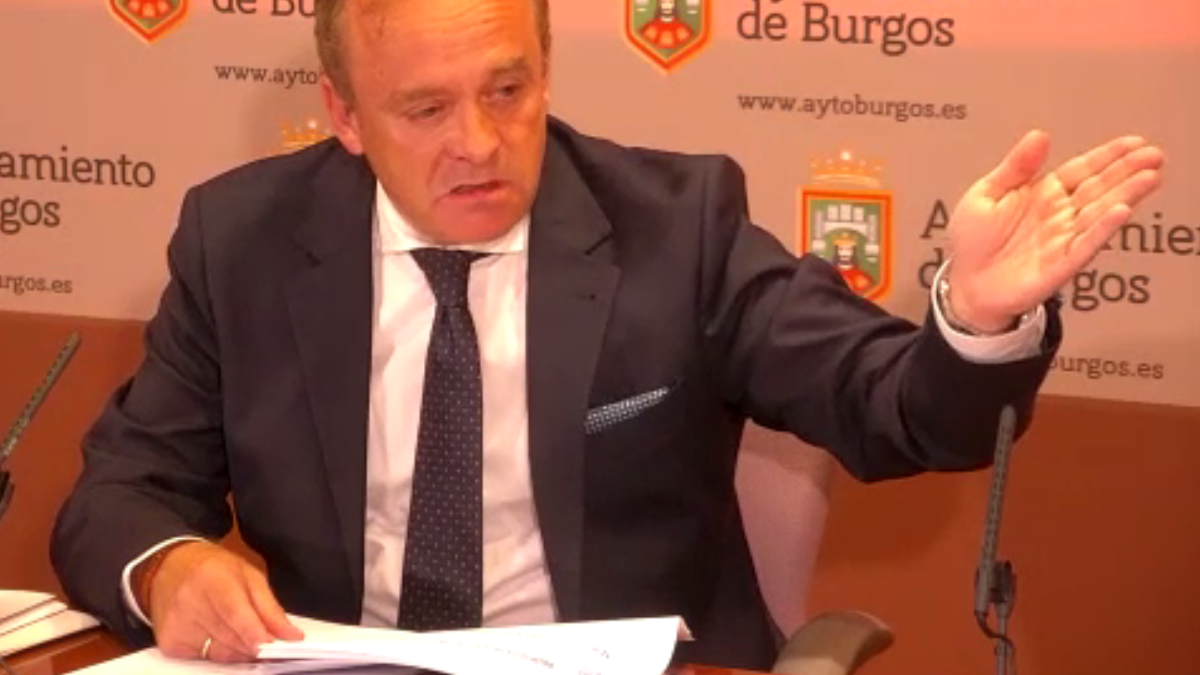 El vicealcalde de Burgos, Fernando Martínez-Acitores, en rueda de prensa.