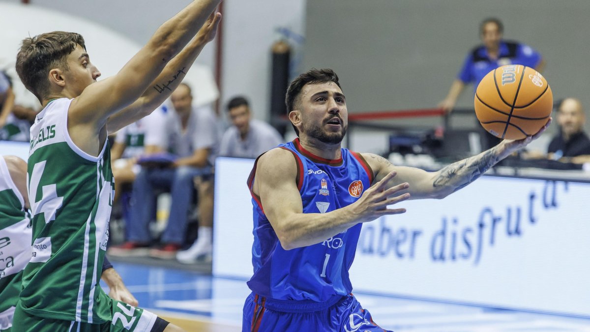 Didac Cuevas, durante el partido contra el Huesca.