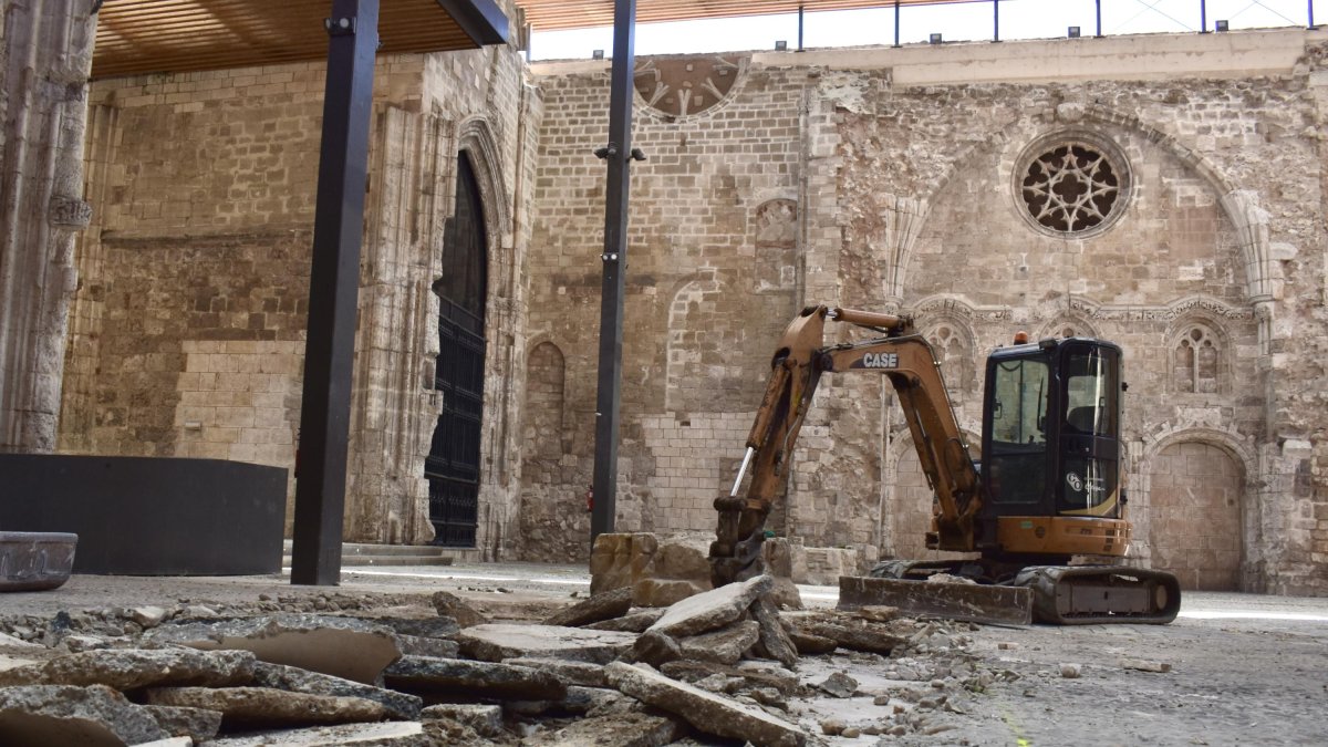 Las catas en el Monasterio de San Juan permiten descubrir la presencia de fibrocemento.