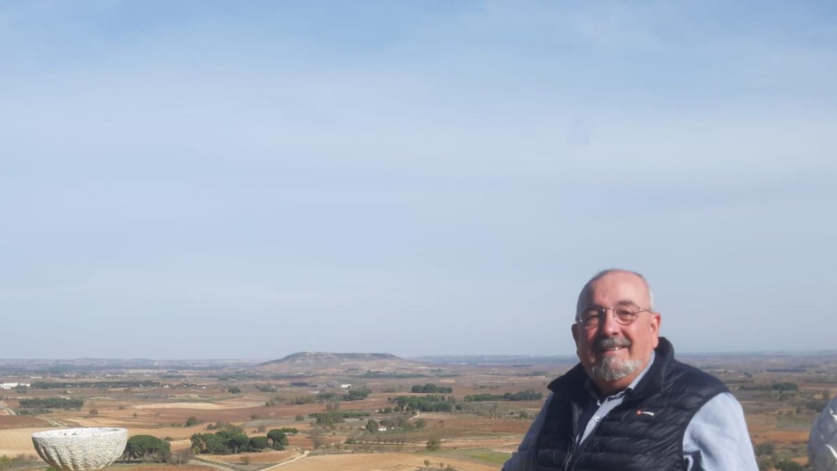 Javier Castán, alcalde de Valcabado, presume de las impresionantes vistas