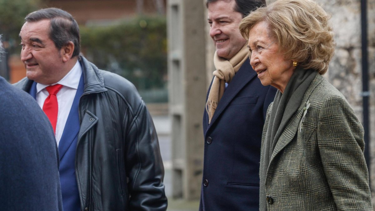 La Reina Sofía, en Ibeas de Juarros para inagurar el centro Emiliano Aguirre.