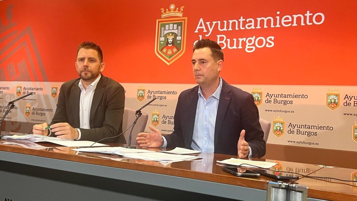 Daniel de la Rosa y Josúe Temiño, en rueda de prensa en el Ayuntamiento de Burgos.