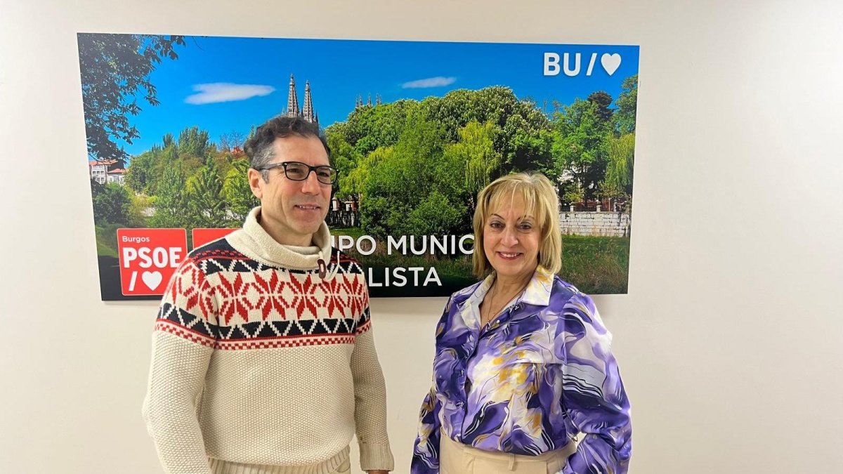 Los concejales socialistas Julio César Arnaiz y Dolores Ovejero.