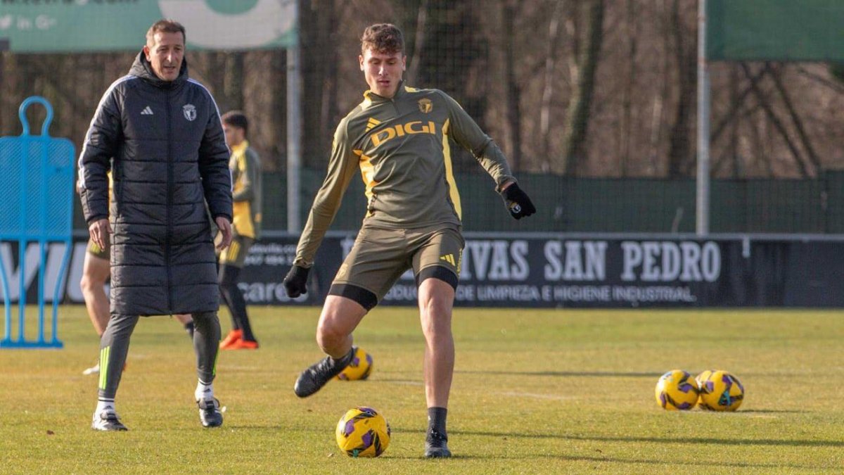 Ramis dirige uno de los entrenamientos en Castañares previos al partido contra el Tenerife.