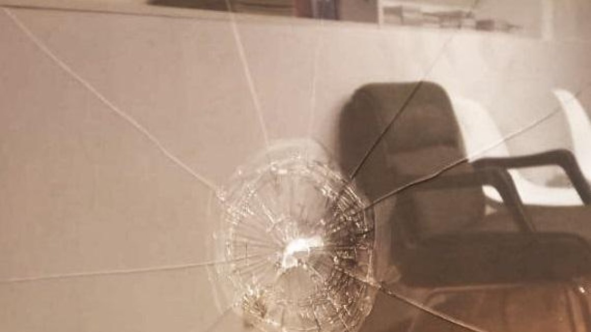 Ataque vandálico a la sede de Vox en Burgos.