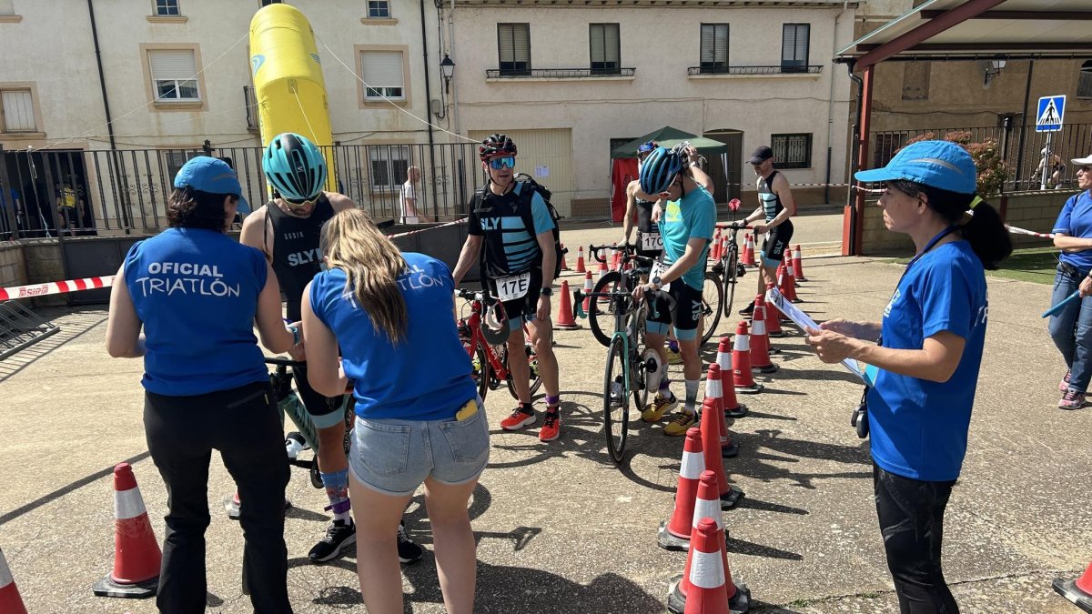 Imagen de archivo de una de las pruebas de triatlón disputadas en Castilla y León.