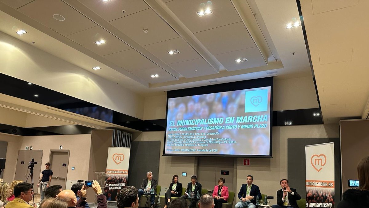 Imagen de la asamblea que creó el movimiento municipalista en Madrid