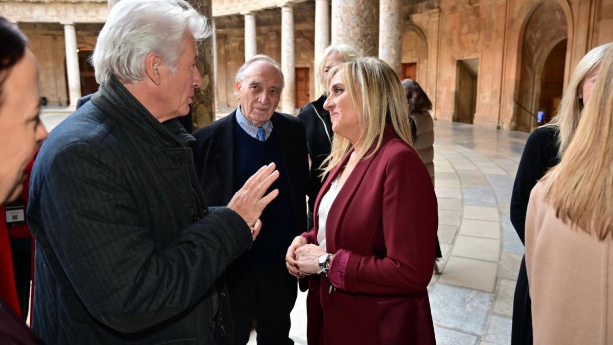 Marifrán Carazo charla con el actor Richard Gere en presencia de Méndez Leite.