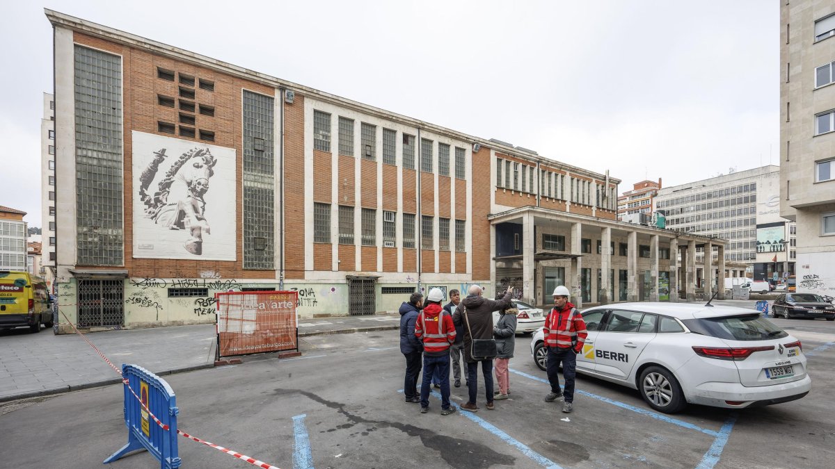 Inicio de los trabajos de demolición (interior) del viejo Mercado Norte de Burgos.