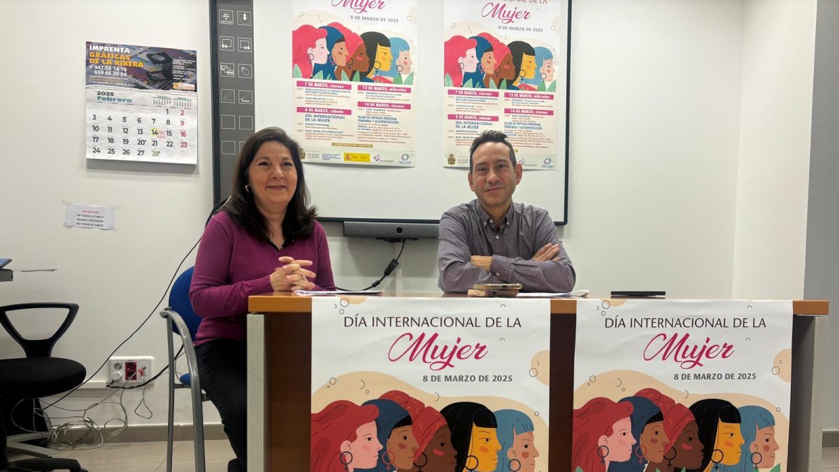 El concejal Andrés Gonzalo con la técnico responsable del área de Mujer