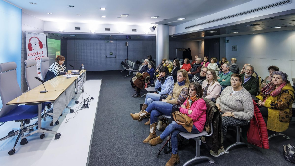 Alcer celebró ayer el Día del Riñón con una conferencia de la enfermera de Nefrología Raquel Díaz-Sarabia sobre esta patología silenciosa.