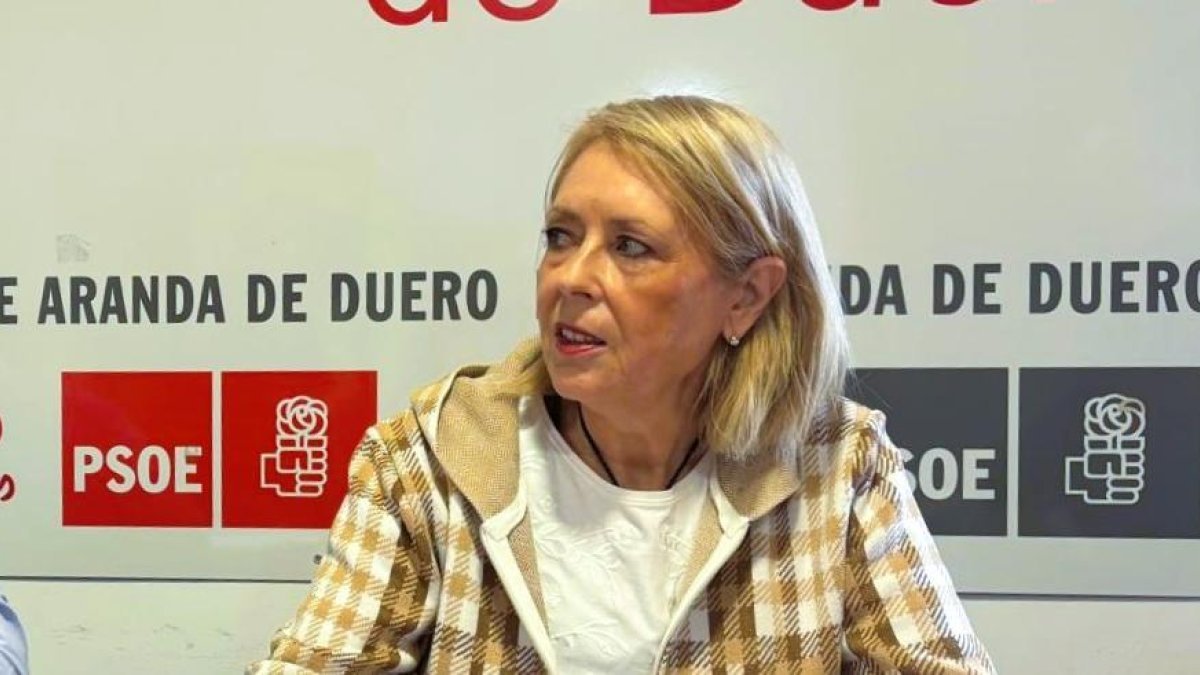 El portavoz municipal socialista en Aranda, Ildefonso Sanz, y la concejal Amparo Simón.
