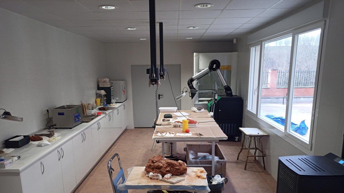 Sala de laboratorio del Museo de los Dinosaurios de Salas de los Infantes.