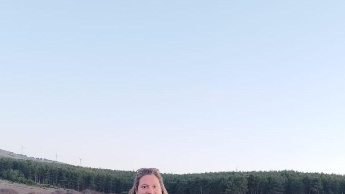 Estrella Pérez posa con sus vacas