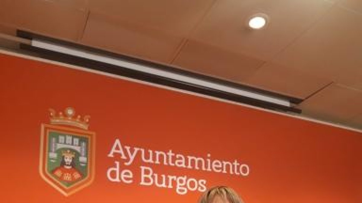 La concejal Milagros del Campo, durante su comparecencia en la sala de prensa del Ayuntamiento.