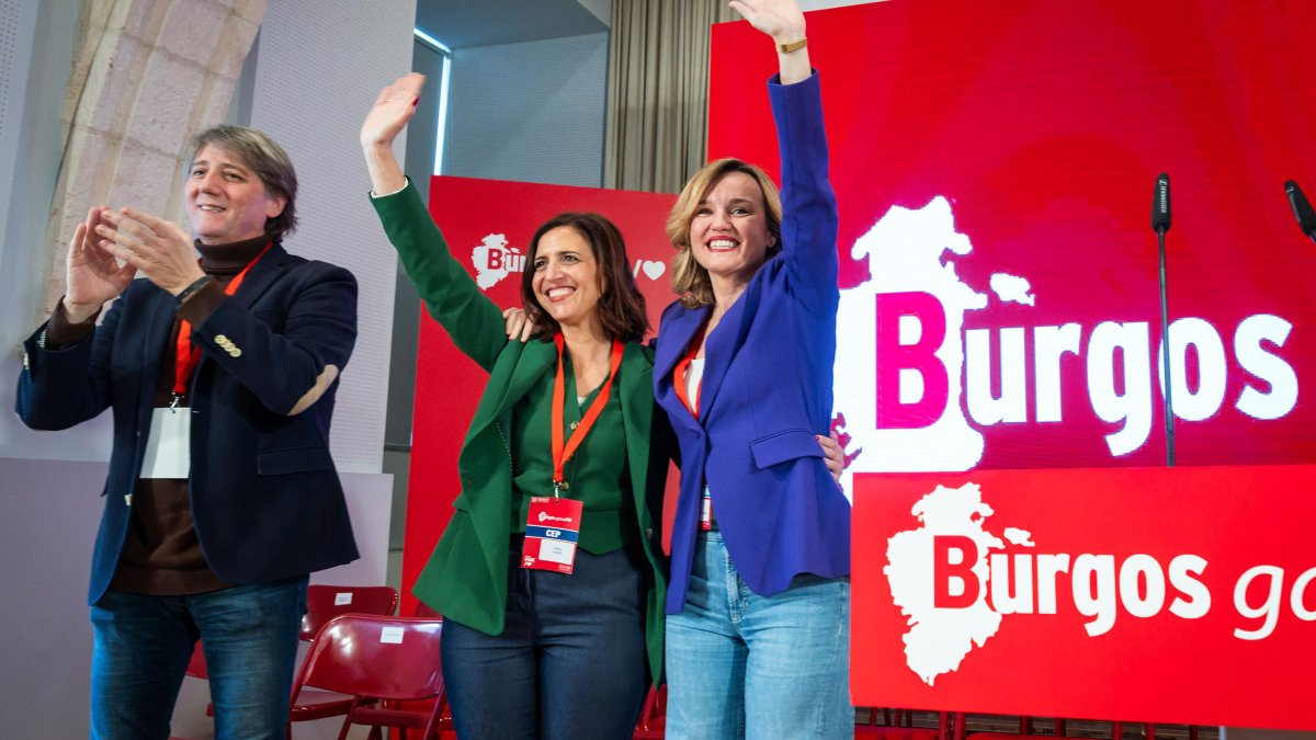 Esther Peña, flanqueada por Carlos Martínez y Pilar Alegría, en el XIII Congreso Provincial del PSOE de Burgos.