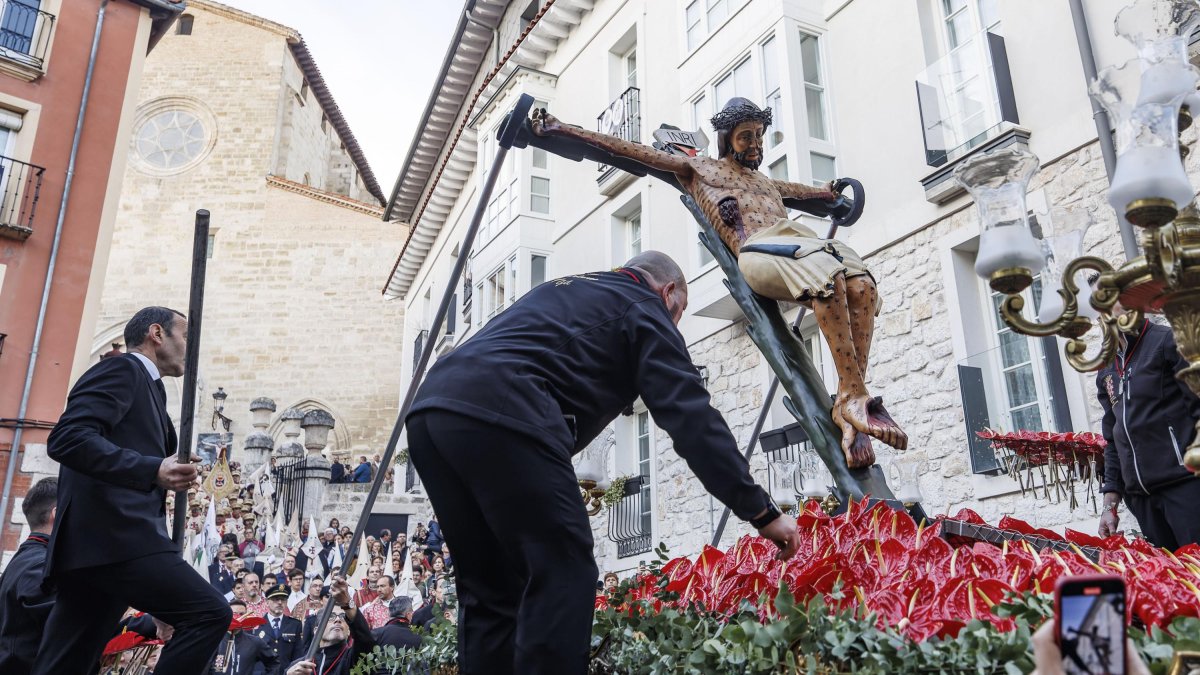 El Cristo de las Santas Gotas volvió a concentrar a cientos de fieles a su vera.