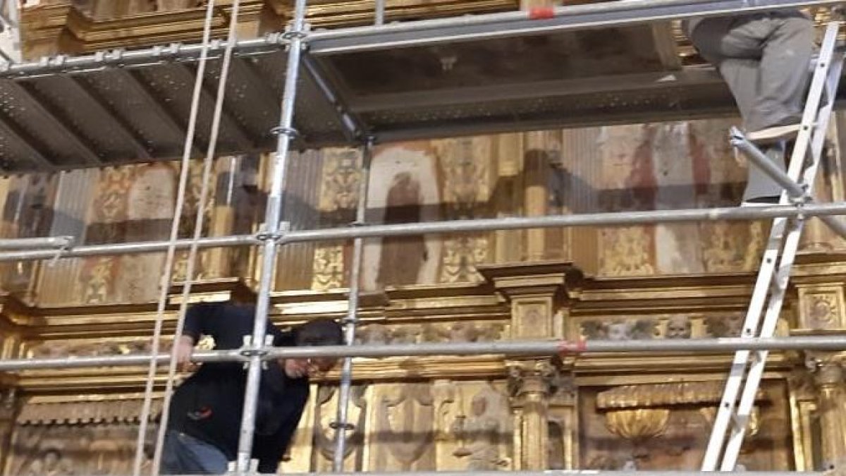 Restauración del retablo mayor de la iglesia de Escalada.