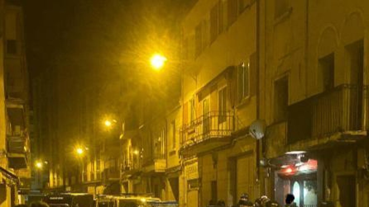 17 agentes han participado en el último dispositivo policial en la calle Hospicio