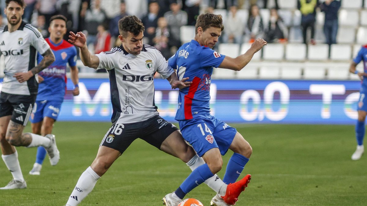 Imagen del partido entre el Burgos CF y el Elche.