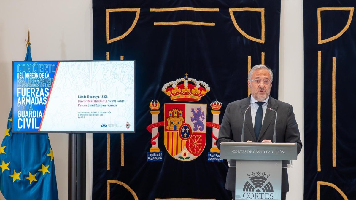 El presidente de las Cortes de Castilla y León, Carlos Pollán, presentó el concierto en la sede del Parlamento autonómico.