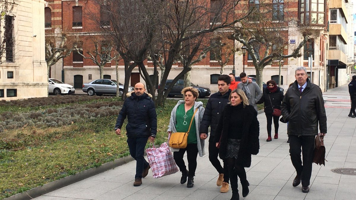 Archivo - Los condenados por el 'Caso Arandina' llegan a los juzgados de Burgos. Foto de archivo.