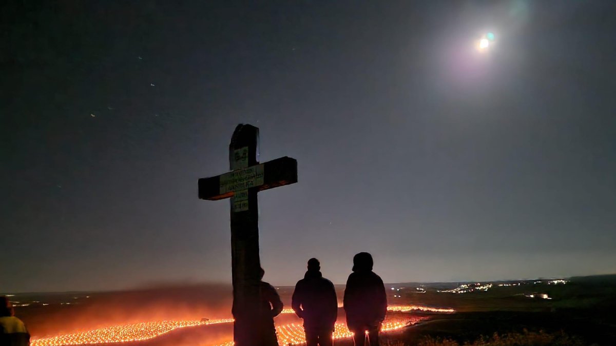 La bodega instaló velas en quince de sus hectáreas para paliar las heladas de abril de 2024.