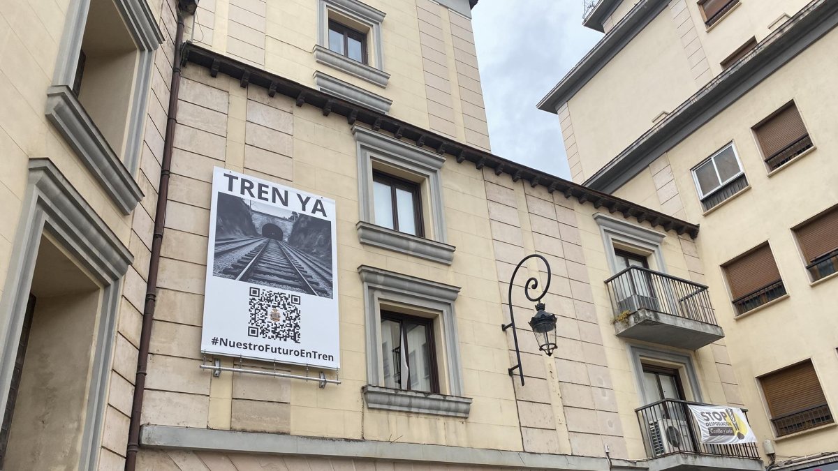 El Ayuntamiento apoya la reivindicación por el Tren Directo