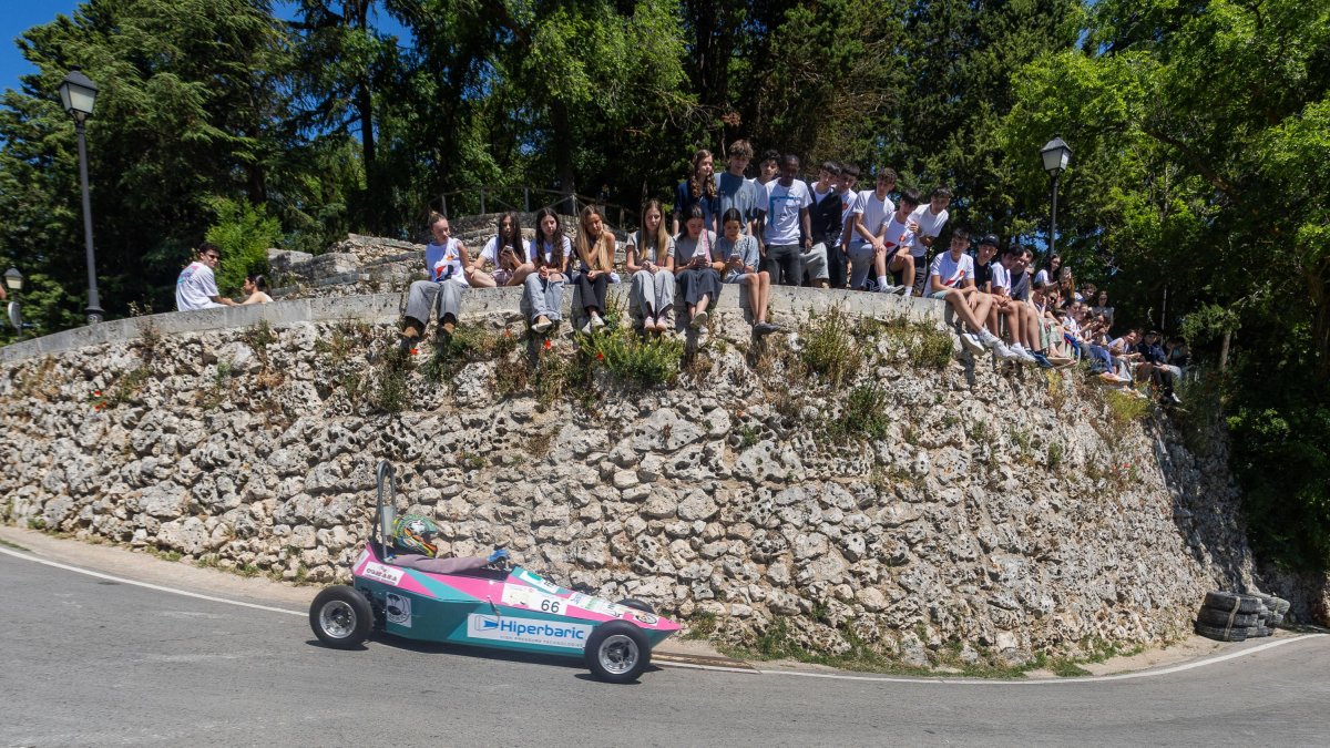 La curva del Mirador del Castillo es la parte más exigente del trazado de la carrera de inercia de Hiperbaric Challenge.