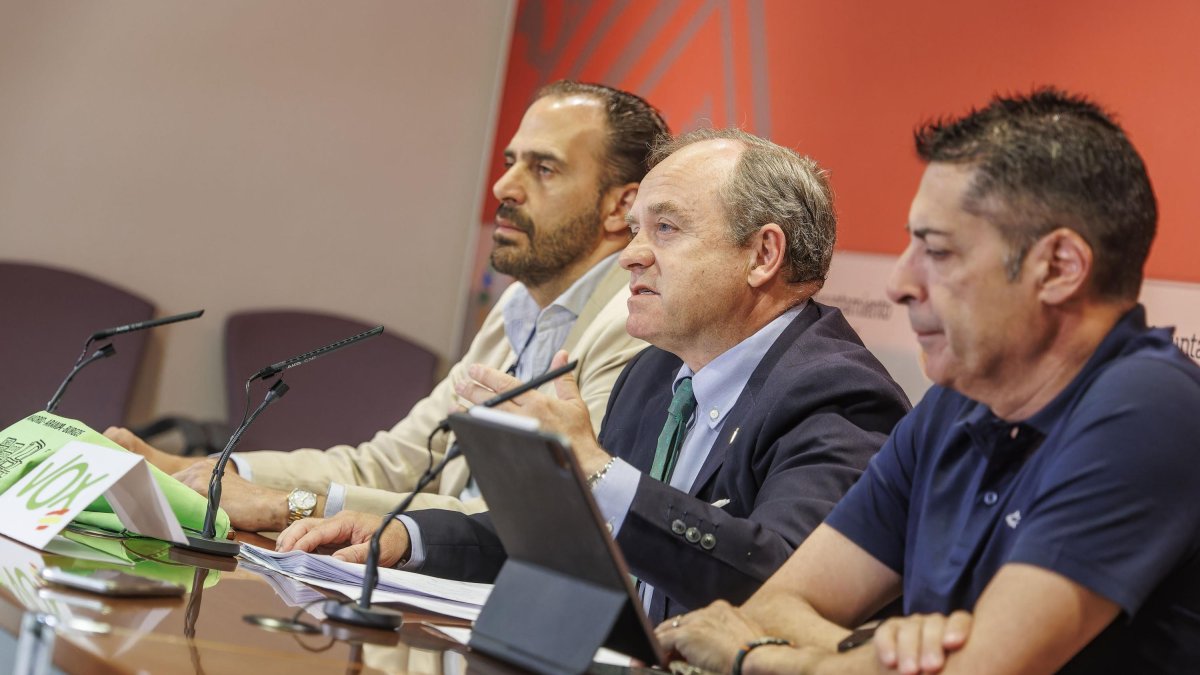 Tres de los cuatro concejales de Vox en el Ayuntamiento de Burgos hacen balance del ecuador del mandato.