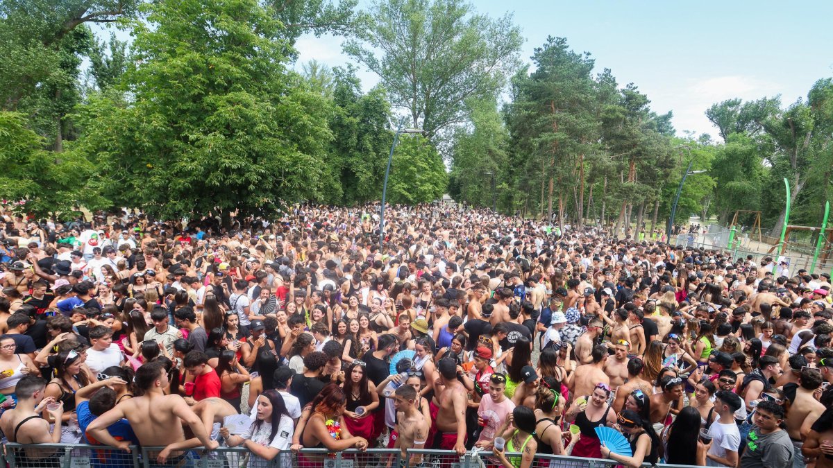 Miles de personas congregadas en el paseo de La Quinta con motivo del Curpillos.