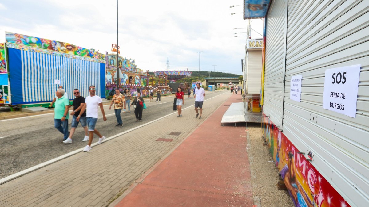 Imágenes de una feria cerrada en forma de protesta para no volver a la calle Laredo el próximo año.