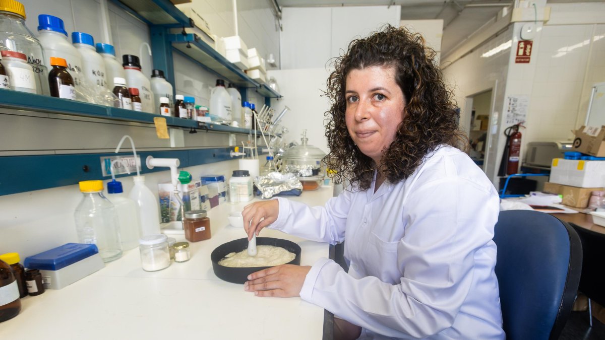 La profesora e investigadora Leire Cantero Puente.