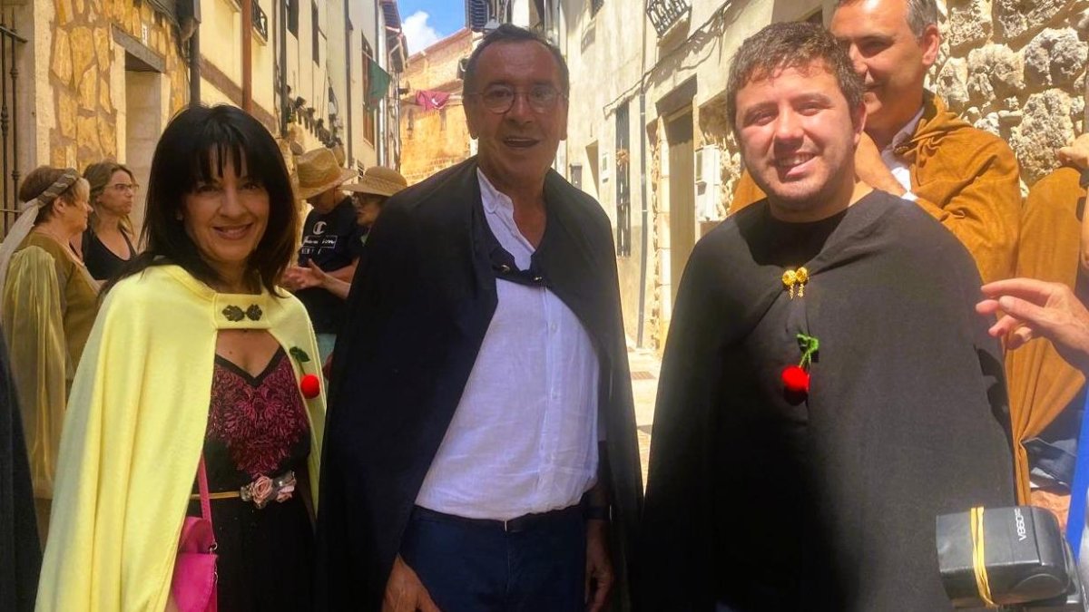 Orestes Barbero recibe en Covarrubias la Cereza de Oro 2025.