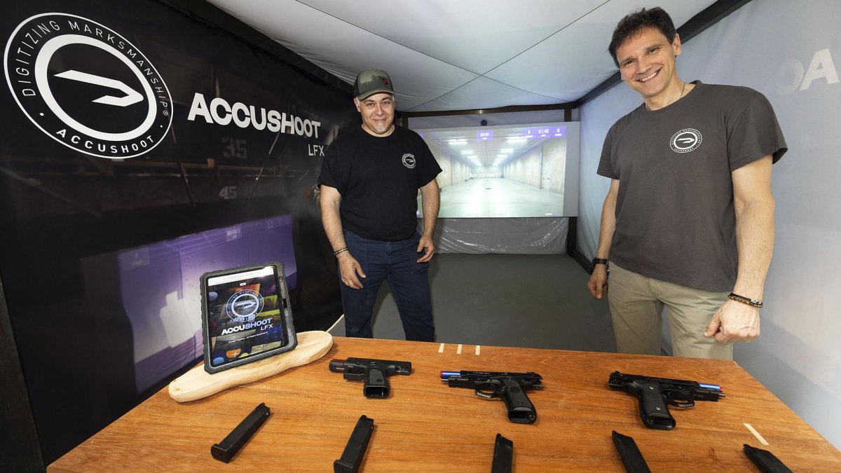 Víctor J. Fuente y Jorge Carazo Fuente son los responsables de dar forma a AccuShoot.