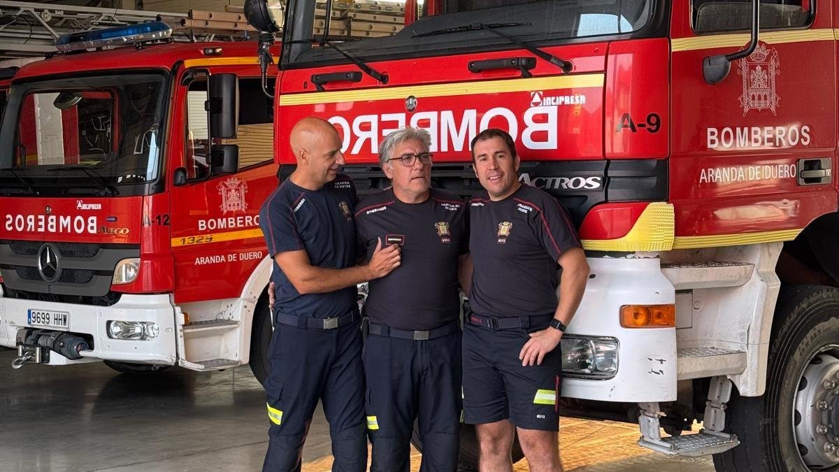 Bomberos de Aranda se desplazan de forma voluntaria a Bembibre (León) para apoyar la extinción.