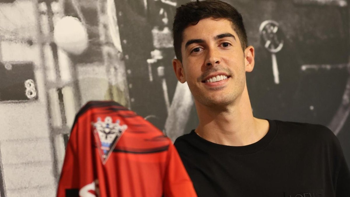 Carlos Fernández llega cedido por la Real Sociedad.