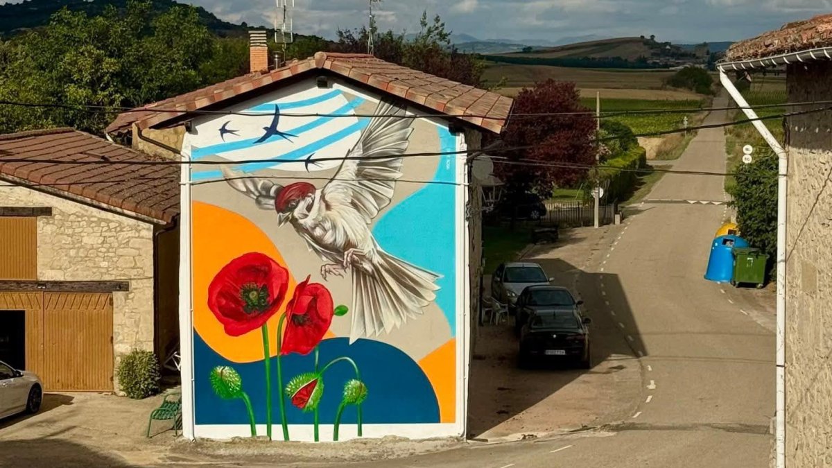 Vista del mural en el centro de la pedanía de Moriana.