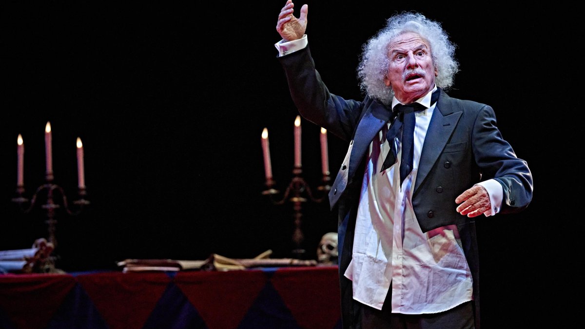 El Brujo representa ‘El viaje del monstruo fiero’ este sábado en la iglesia de Sargentes de la Lora.