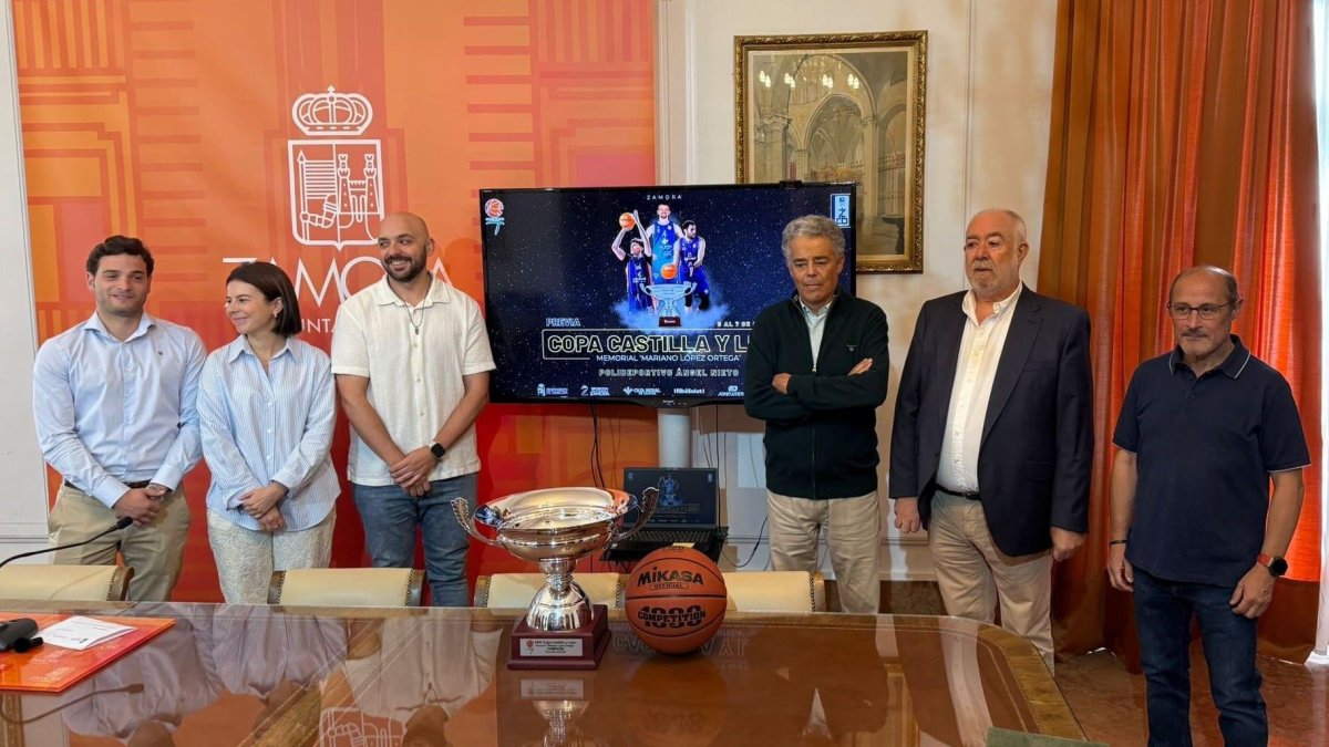Presentación en el Ayuntamiento de Zamora de la Copa Castilla y León 2025.