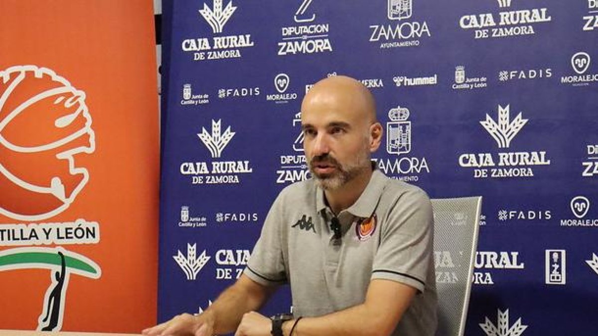 Jordi Juste comparece tras el segundo partido de la Copa Castilla y León.