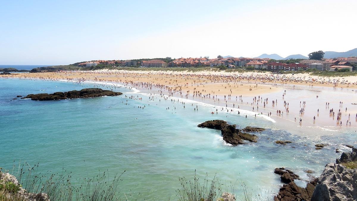 Estampa de la playa de Ris de Noja, en Cantabria.