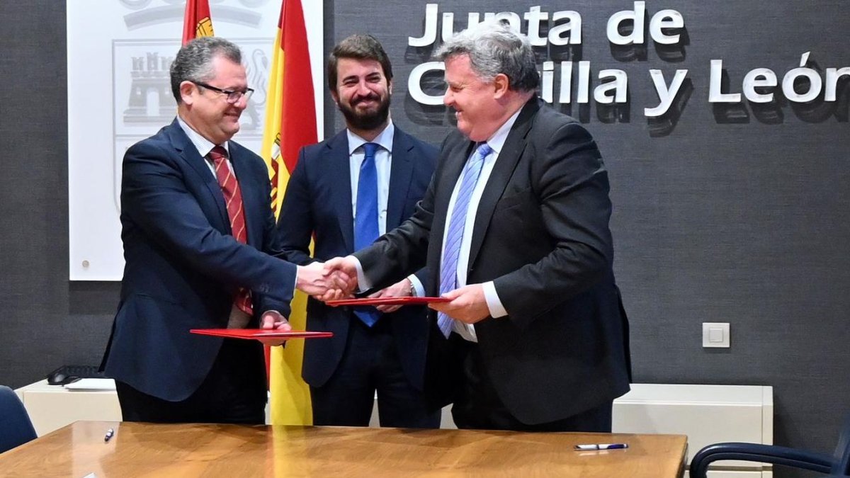 Imagen de la firma del convenio, en diciembre de 2024