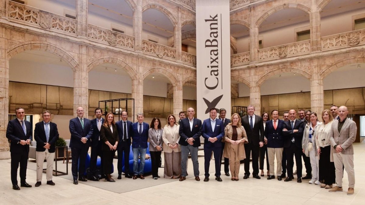 Ayala departió con los empresarios familiares de la provincia en un encuentro previo al XXVIII Congreso Nacional de la Empresa Familiar que se celebrará en Burgos.