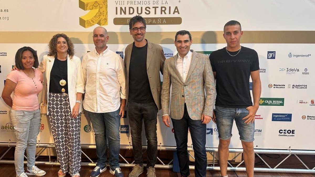 Parte del equipo de Norteña en la entrega de los Premios de la Industria de España.