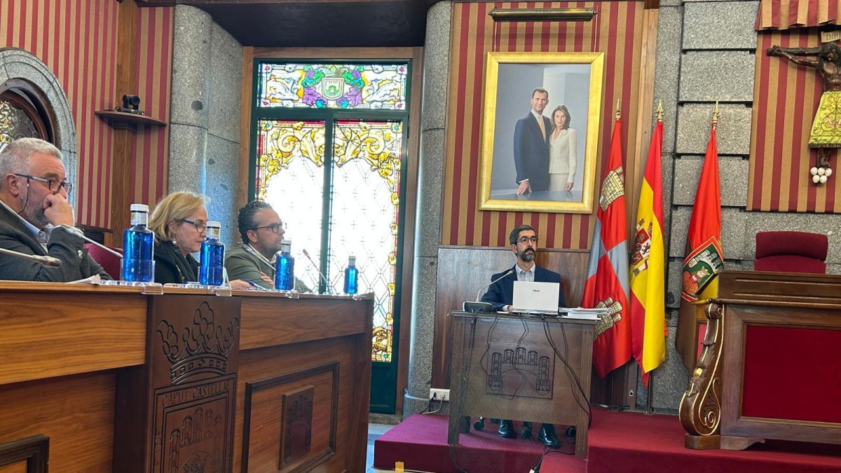 Un momento de la sesión del pasado 8 de octubre, con la comparecencia de Francisco Salvador, previo al abandono de los concejales del PP.