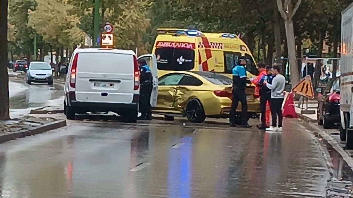 Accidente en la calle Farmacéutico Obdulio Fernández.