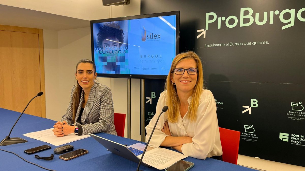 Andrea Ballesteros y Rosa Molina, durante la presentación.