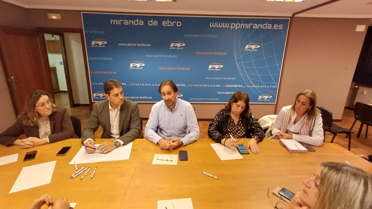 Comparecencia en Miranda de los parlamentarios y concejales del PP.