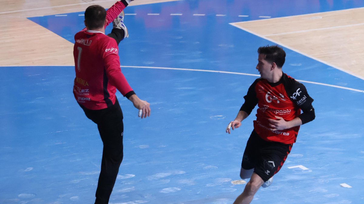 Sólido triunfo del UBU San Pablo Burgos ante el TROPS Málaga con diez goles de Sánchez